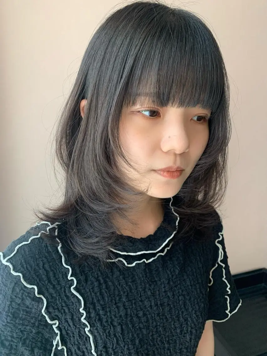 セミロング 顔まわりレイヤー レイヤーカット カット トリートメント hubhair レイヤー/透明感のヘアスタイル