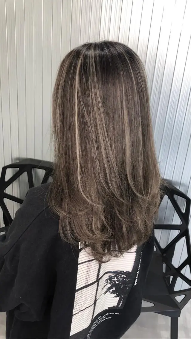 セミロング カラー カット ヘアカラー LOOP hairのヘアスタイル