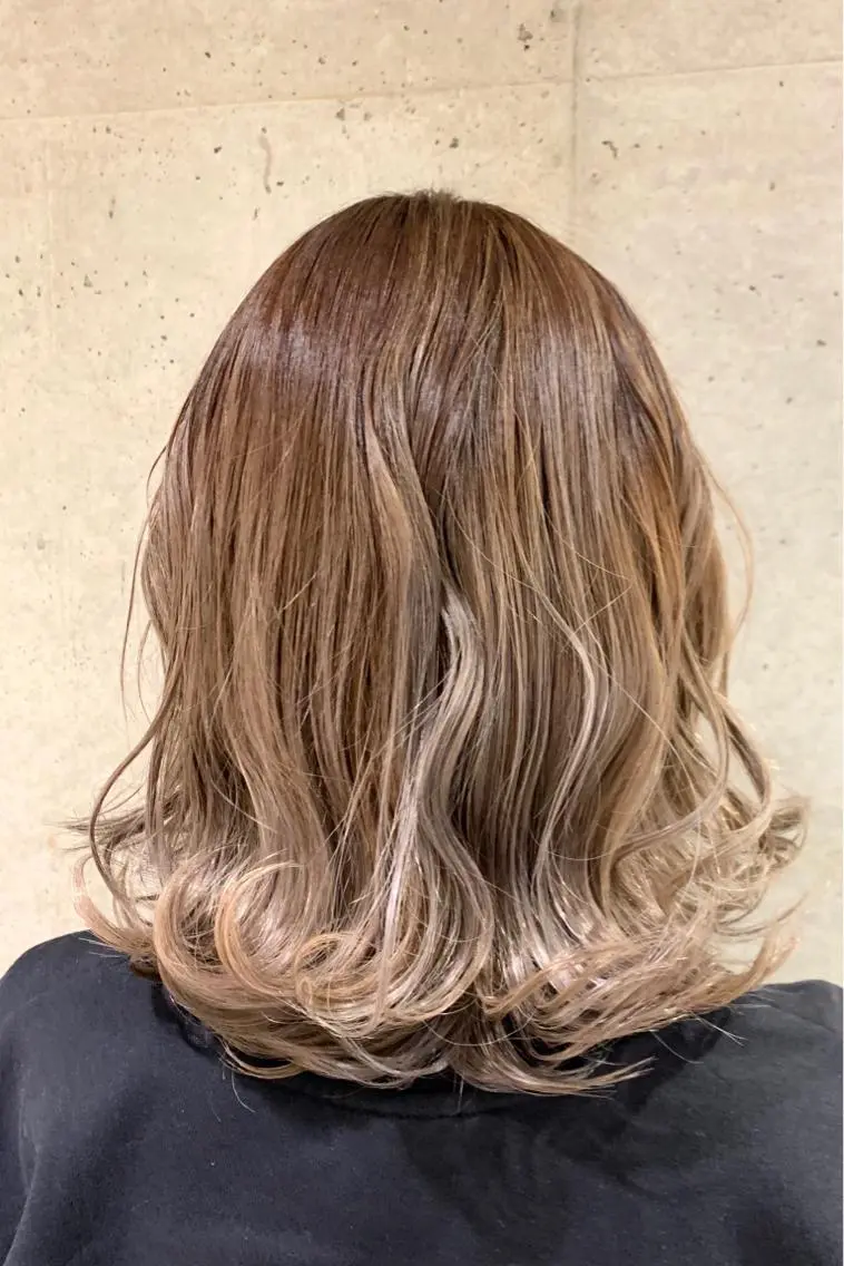 ミディアム カラー ヘアカラー ハイライトが 得意なニキです😊のヘアスタイル