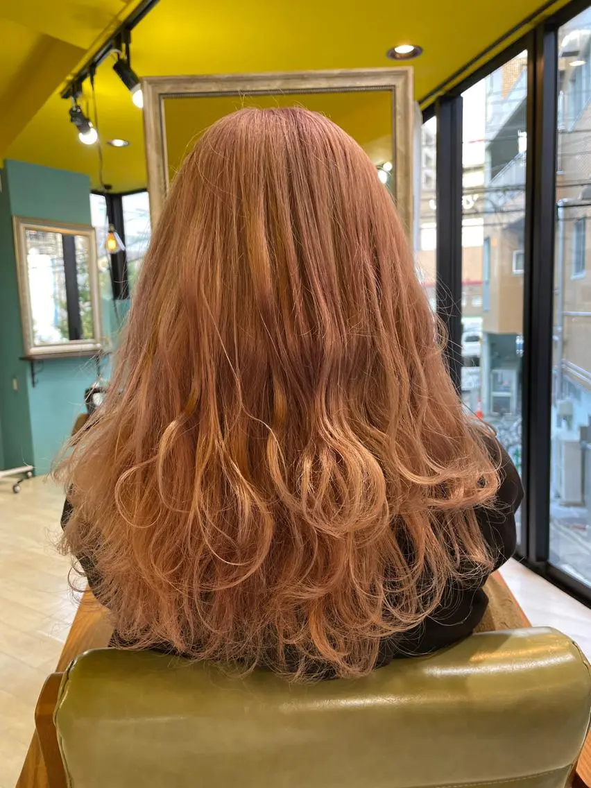 ロング カラー ピンクカラー ヘアカラー トリートメント 末石 智のヘアスタイル
