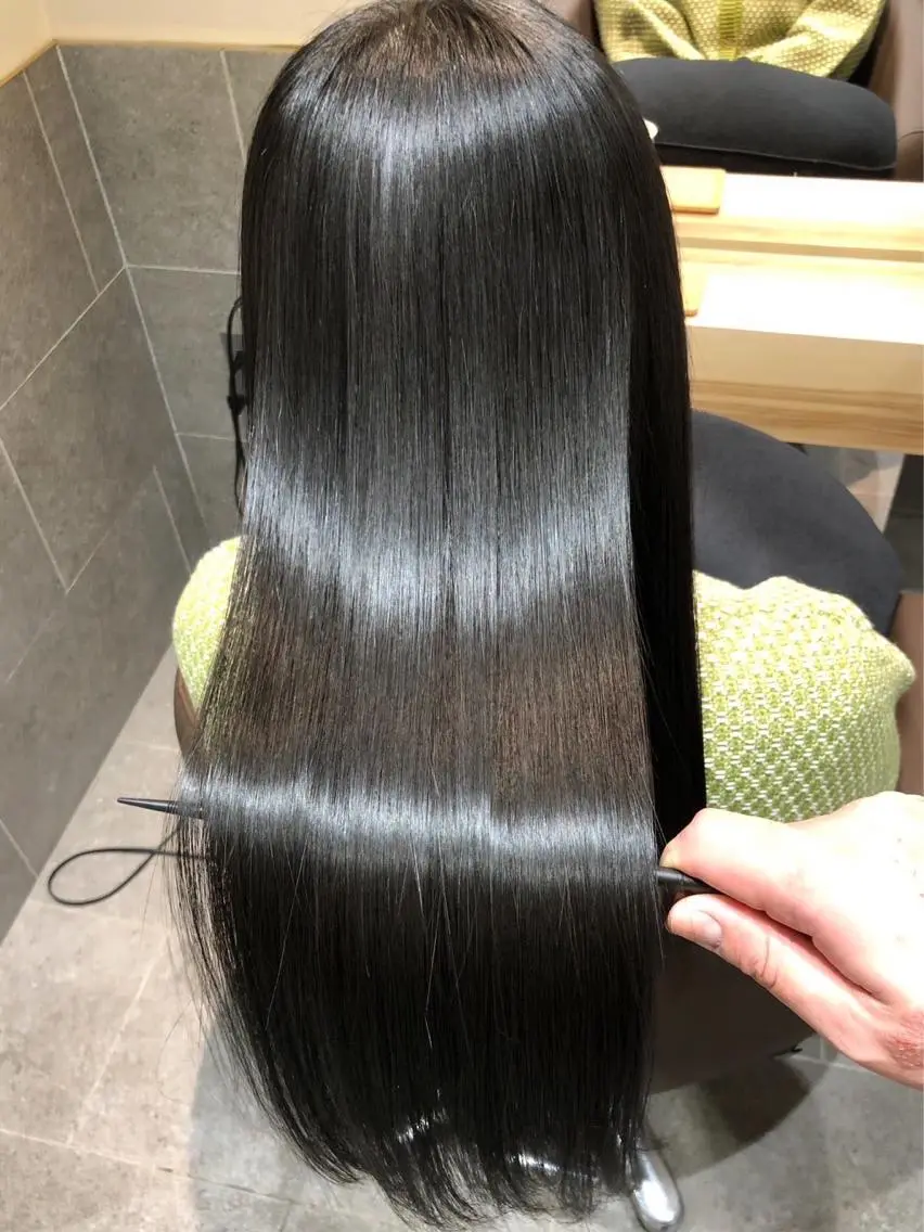 ロング broteなかもず 【髪にドラマを】のヘアスタイル