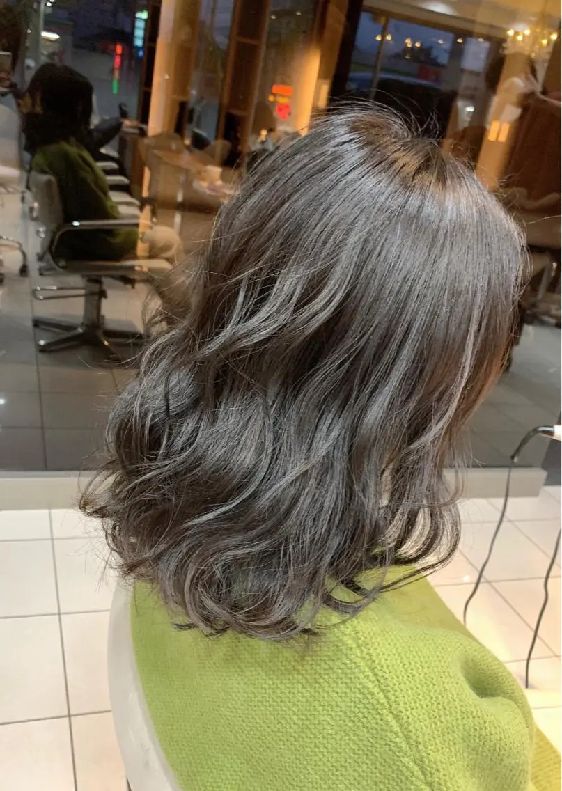 セミロング カラー ヘアアレンジ アッシュ アッシュグレー アッシュグレージュ グレージュ 脱白髪染め美容師 竹内涼乃のヘアスタイル