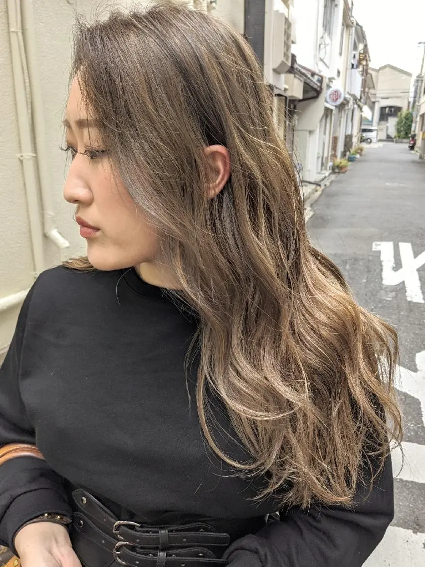 セミロング カラー ベージュカラー ミルクティーベージュ ヘアカラー hair salon Zöld.のヘアスタイル