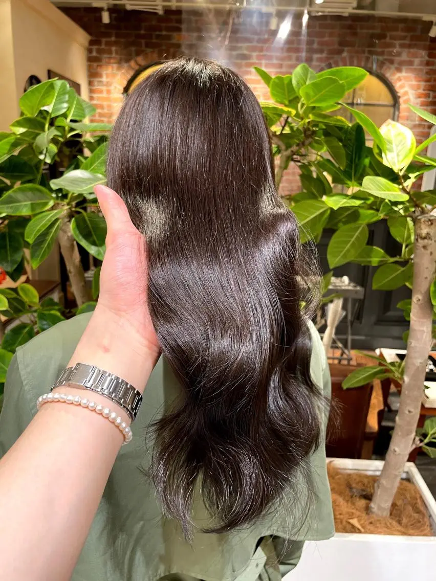 ロング カラー 透明感カラー グレージュ 学生 髪質改善🪄 イルミナカラー岩谷のヘアスタイル