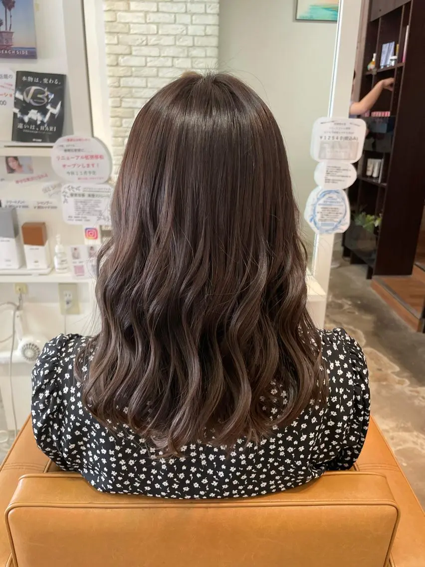 ミディアム カット ヘアカラー 村上 由希のヘアスタイル