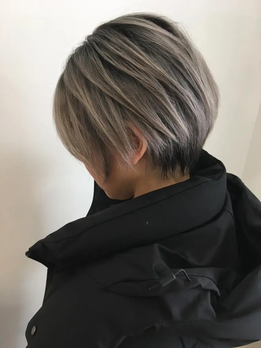 カラー ブリーチ グラデーションカラー 坂上 岳のヘアスタイル