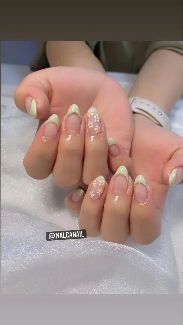 ヘアアレンジ ネイル マツエク・マツパ ハンドネイル 荒木 莉奈のネイルデザイン