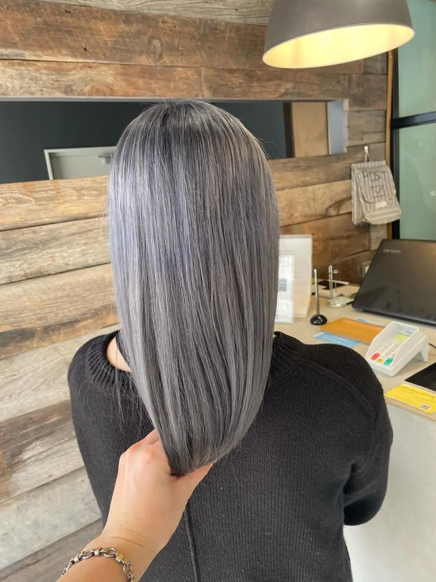 ロング パープルカラー andKおもろまち店 艶ダブルカラー✨のヘアスタイル