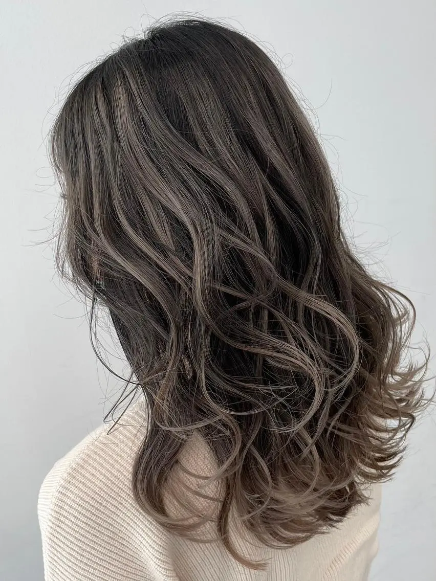 セミロング カラー アディクシーカラー アッシュ ブルーカラー ダークアッシュ グレージュ 【公式】amble luxe池袋東口🩷のヘアスタイル