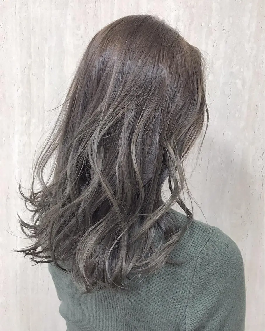 セミロング カラー 鍋島 拓真のヘアスタイル