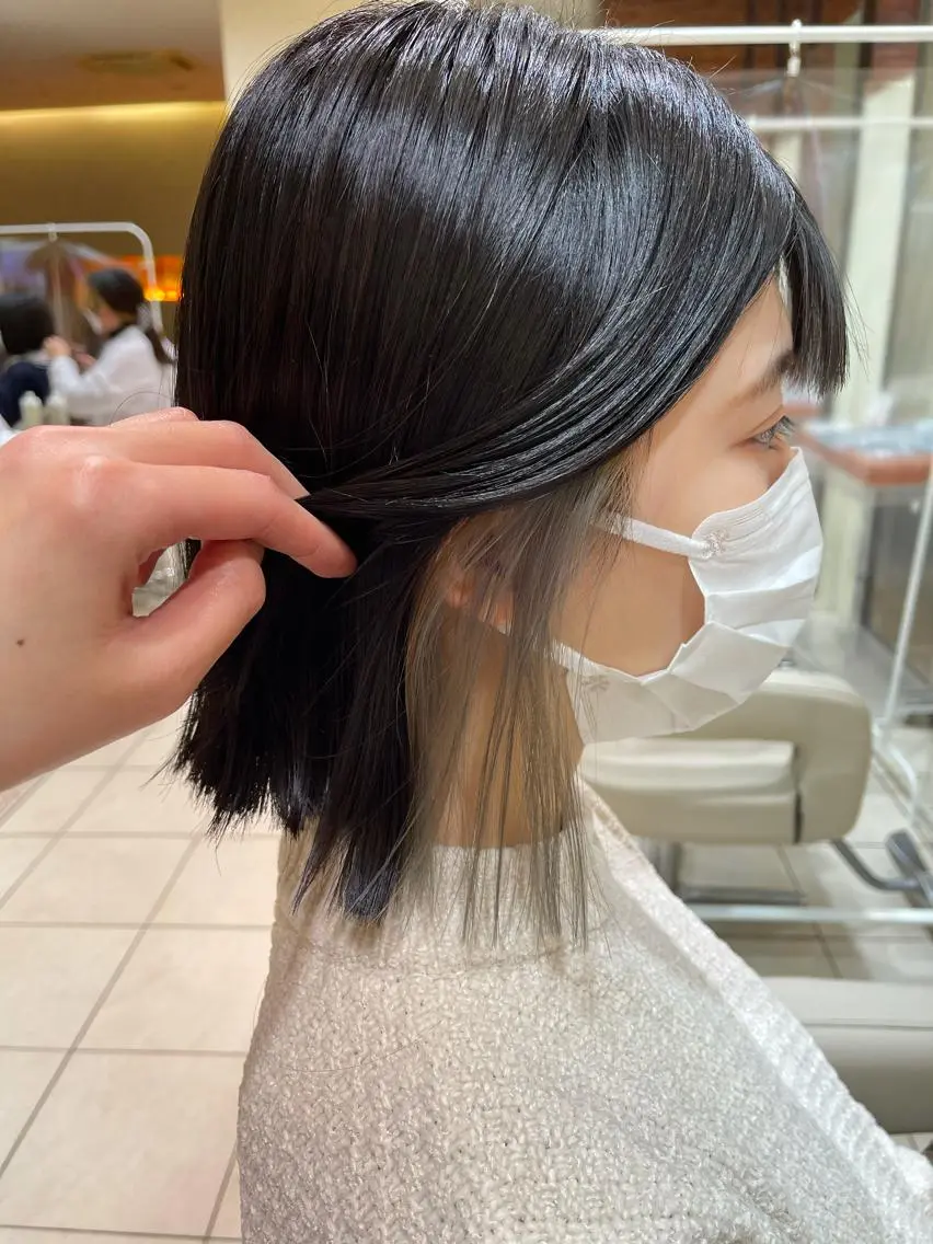 ミディアム カラー 黒髪 ブルーカラー ブルーブラック シルバー カネヒラ リョウスケのヘアスタイル