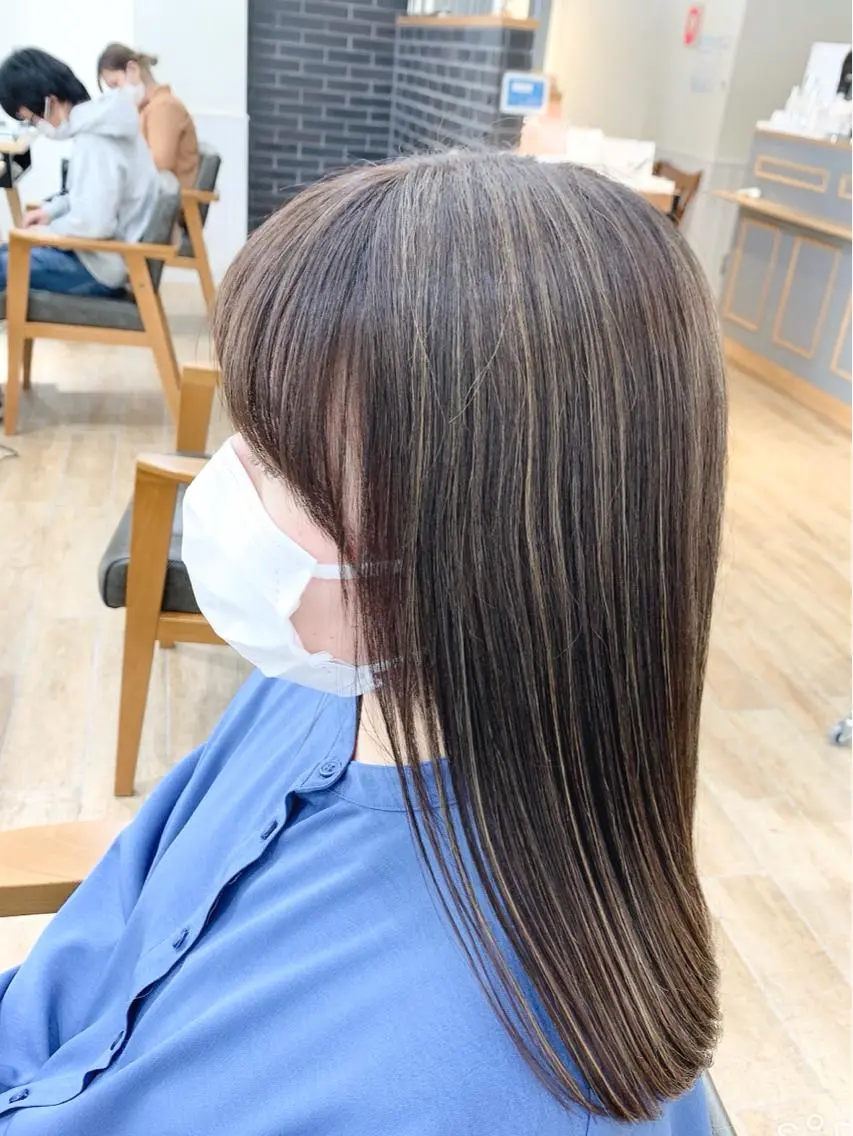 ミディアム カラー パーマ ヘアアレンジ メンズ キッズ ネイル マツエク・マツパ レイヤーカット/ 巻ける縮毛矯正のヘアスタイル