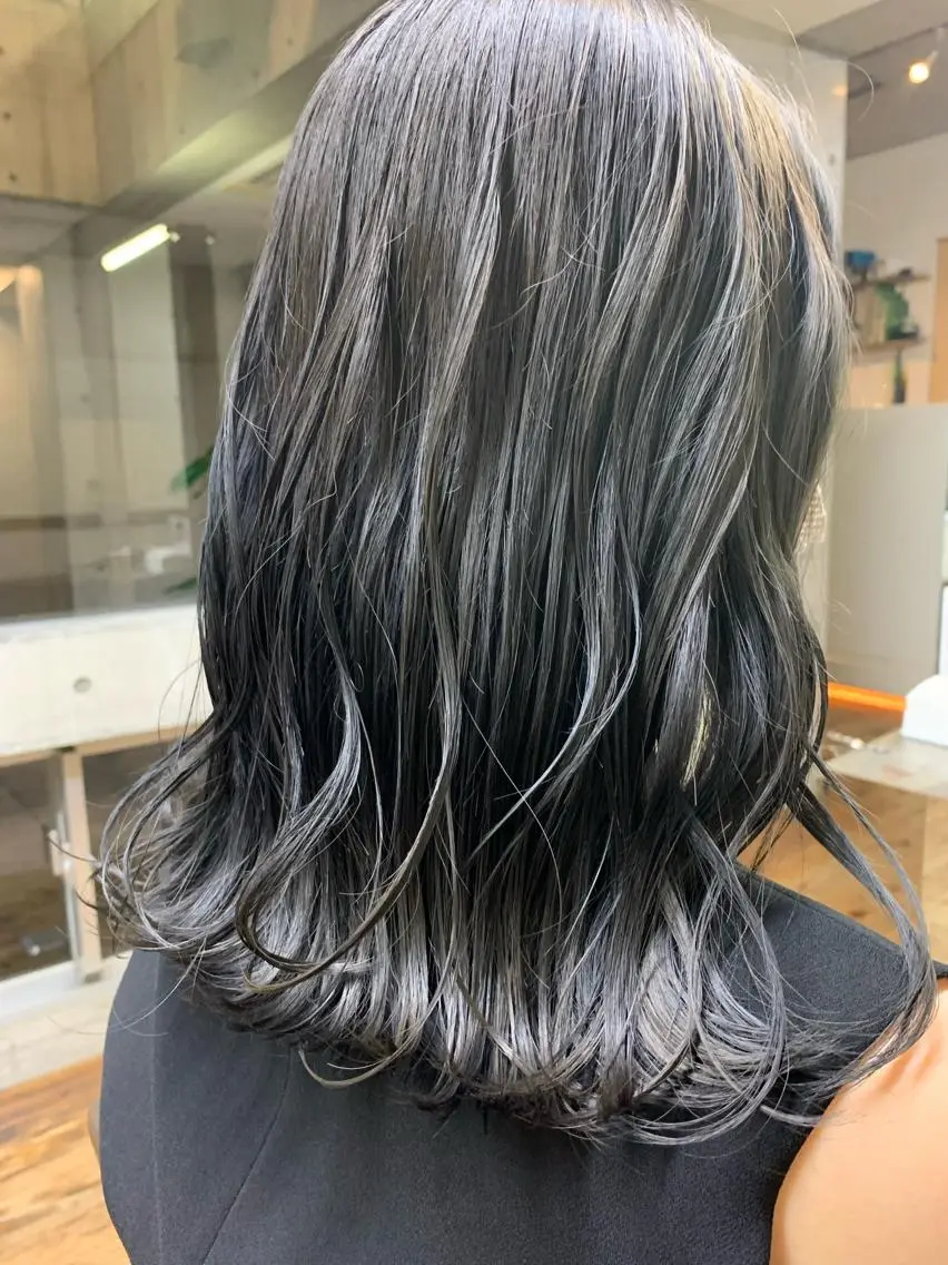 セミロング カラー 西岡 優太のヘアスタイル