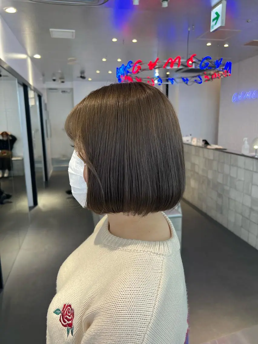 ショート カラー ブリーチ ダブルカラー ブリーチなしカラー 🌼動き×透明感🩵 ハイトーン/ナナのヘアスタイル