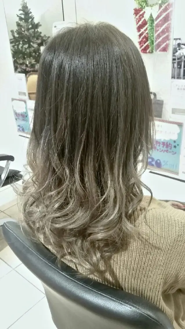 ミディアム カラー グラデーションカラー グレージュ 【髪質改善美容師】t occa茨木篠原健太のヘアスタイル