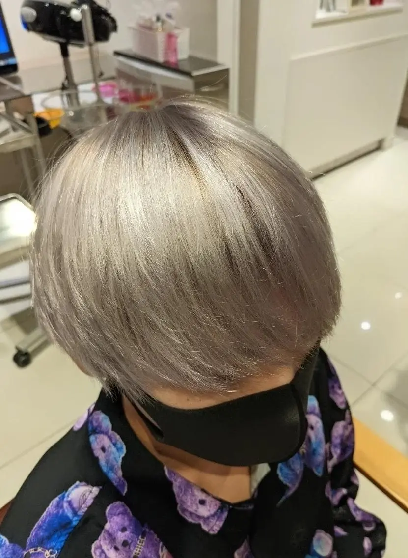 カラー メンズ シルバー 橋本 健聖のヘアスタイル