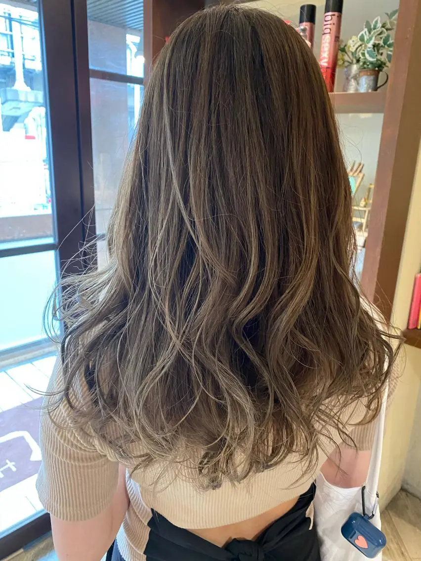 セミロング カット ヘアカラー トリートメント 日野 和也のヘアスタイル