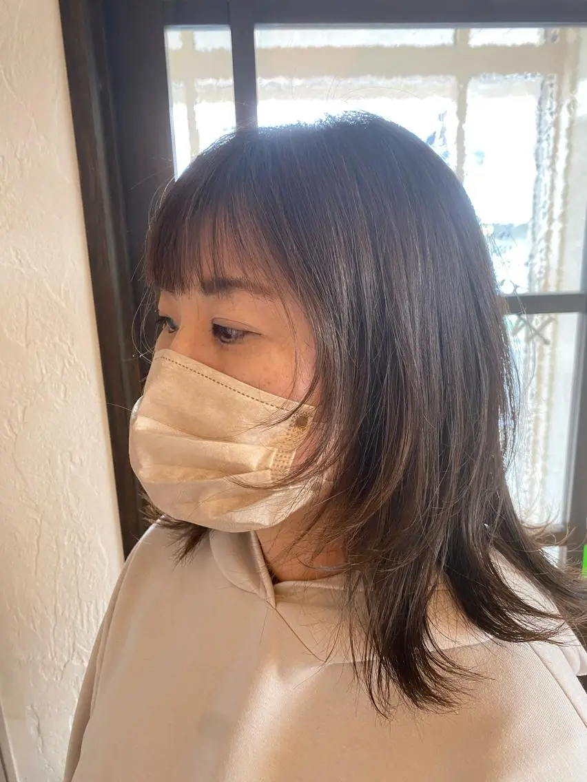 ミディアム レイヤーカット ウルフカット ウルフレイヤー 井上 歩美のヘアスタイル