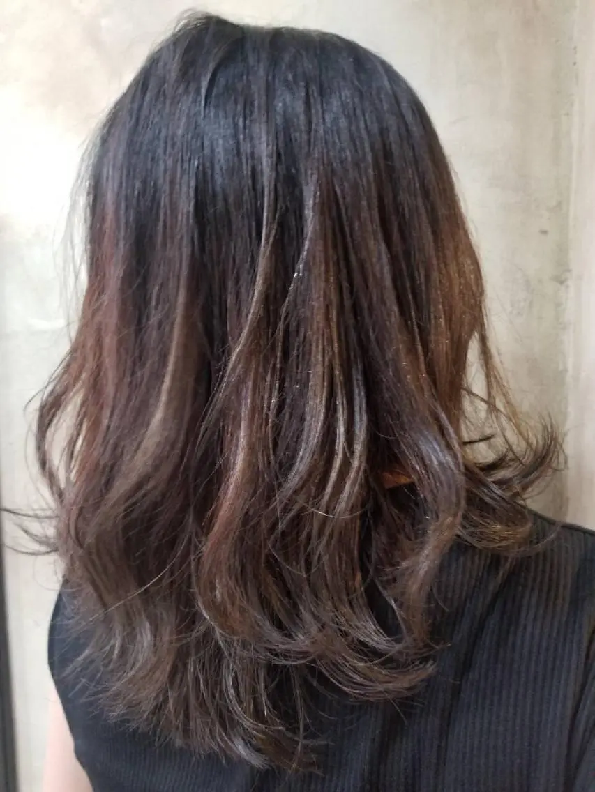 カラー セミロング ブリーチ メッシュ 美容院 コッペパンのヘアスタイル