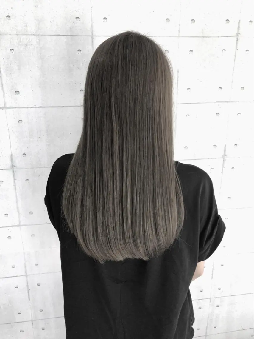 ロング カラー ブリーチ グレージュ イルミナカラー 金沢 広美のヘアスタイル