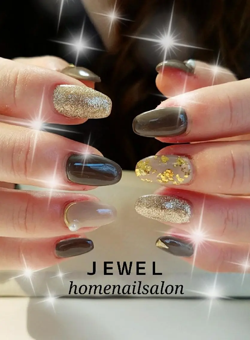 ネイル ブラウン ゴールド ＪＥＷＥＬ ＮＡＩＬのネイルデザイン