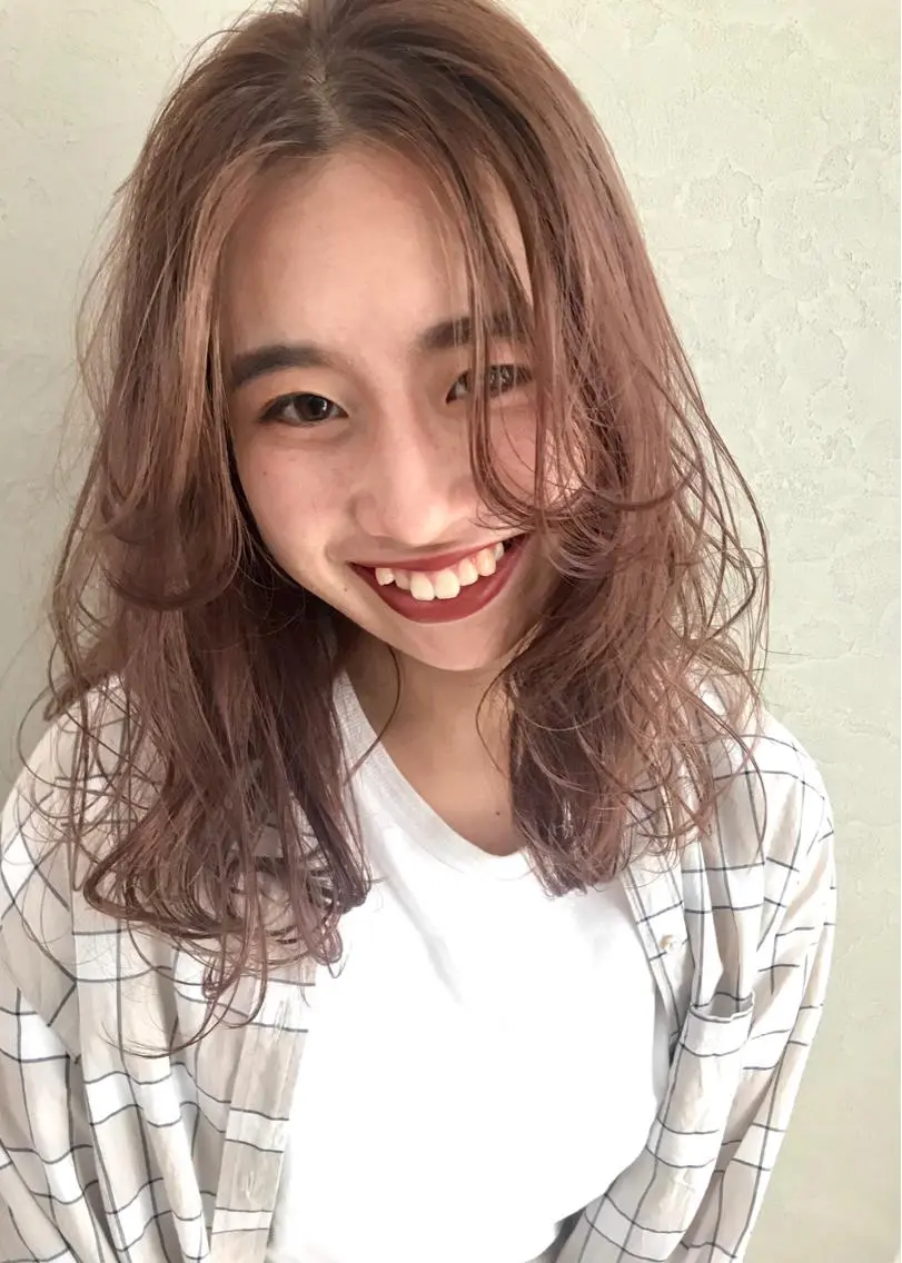 セミロング カラー 岩上 充希のヘアスタイル