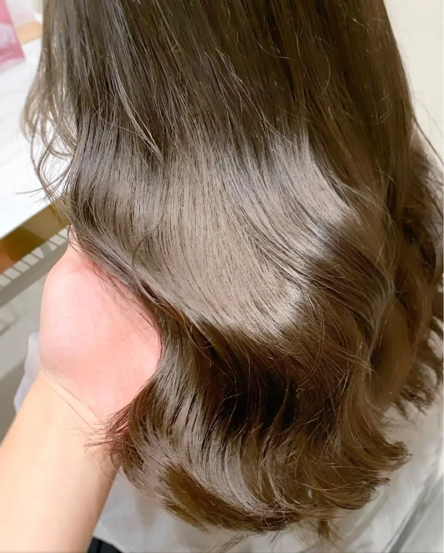 ロング カラー 切りっぱなしボブ ブリーチ グレージュ イルミナカラー インナーカラー ヘアカラー トリートメント ヘアセット レイヤー専門家 ダブルカラー修のヘアスタイル