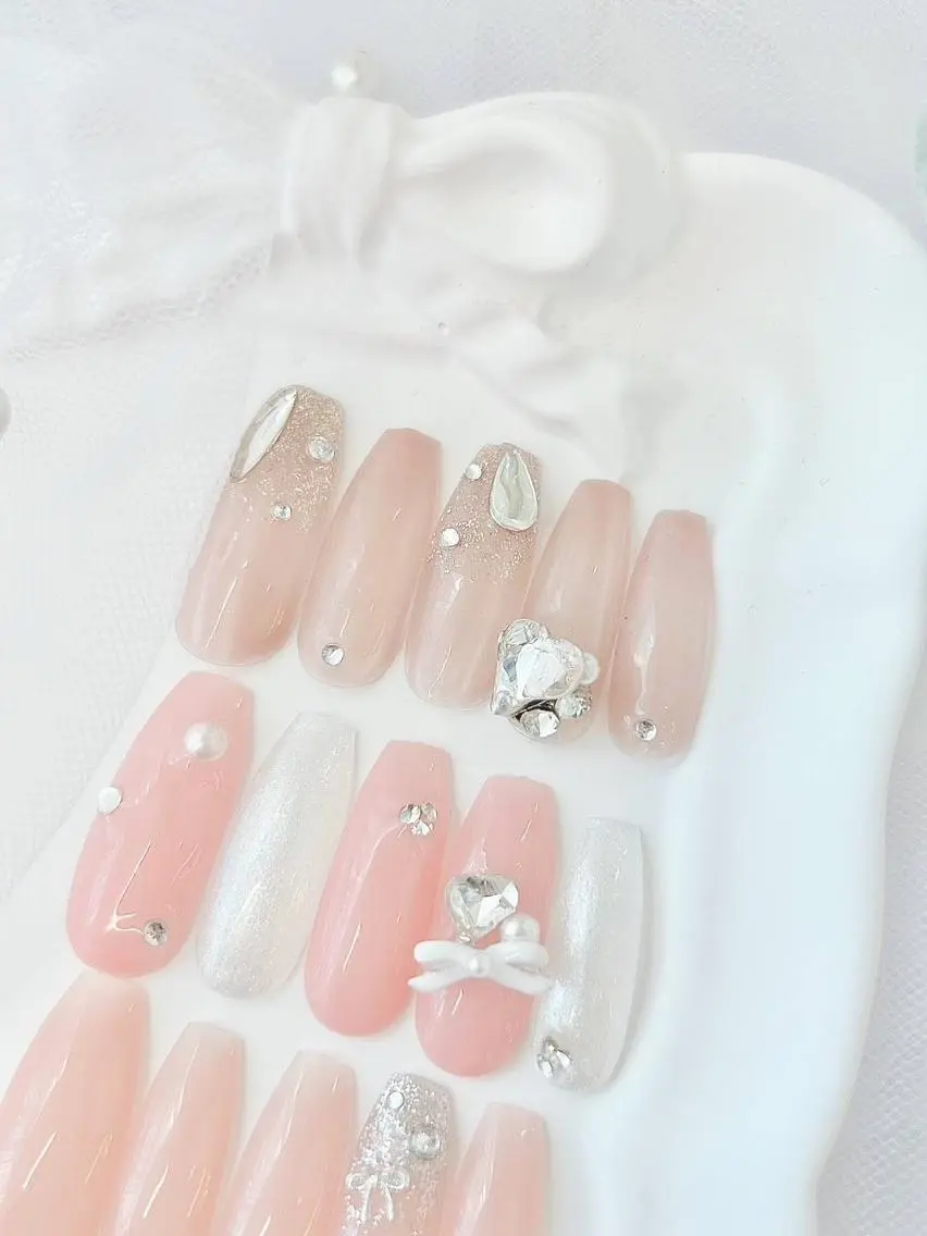 ネイル Lutena🖤 Katoのネイルデザイン