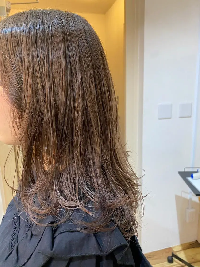 セミロング カラー ベージュカラー ミルクティーベージュ レイヤーカット SALTWATER AYARIのヘアスタイル