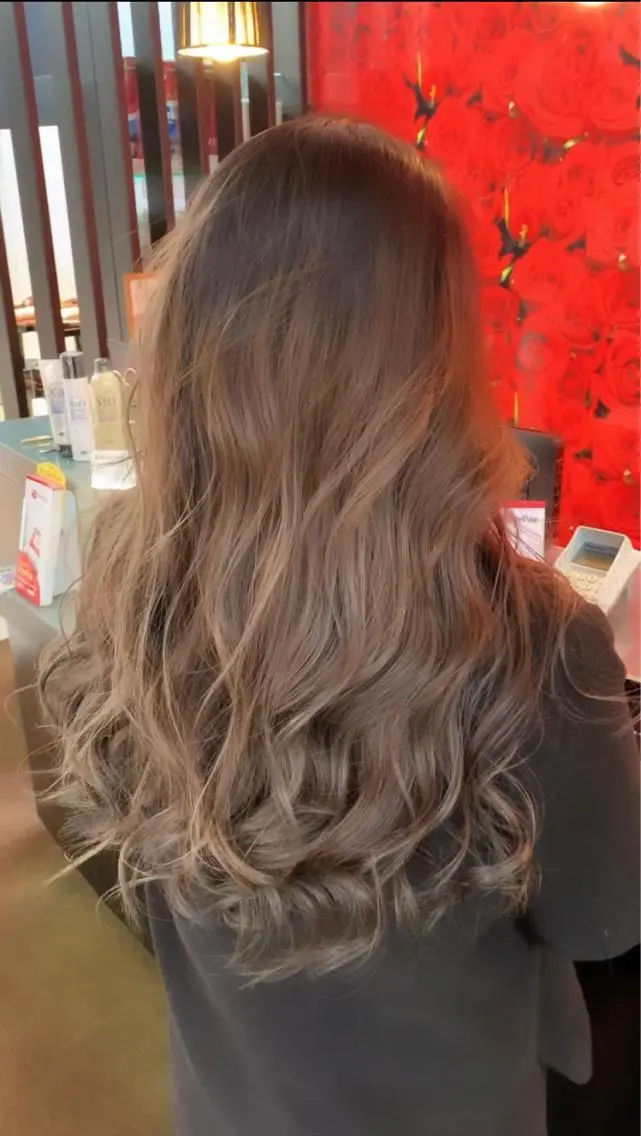 ロング カラー バレイヤージュ レイヤーカット ヘアカラー 田中 太規のヘアスタイル