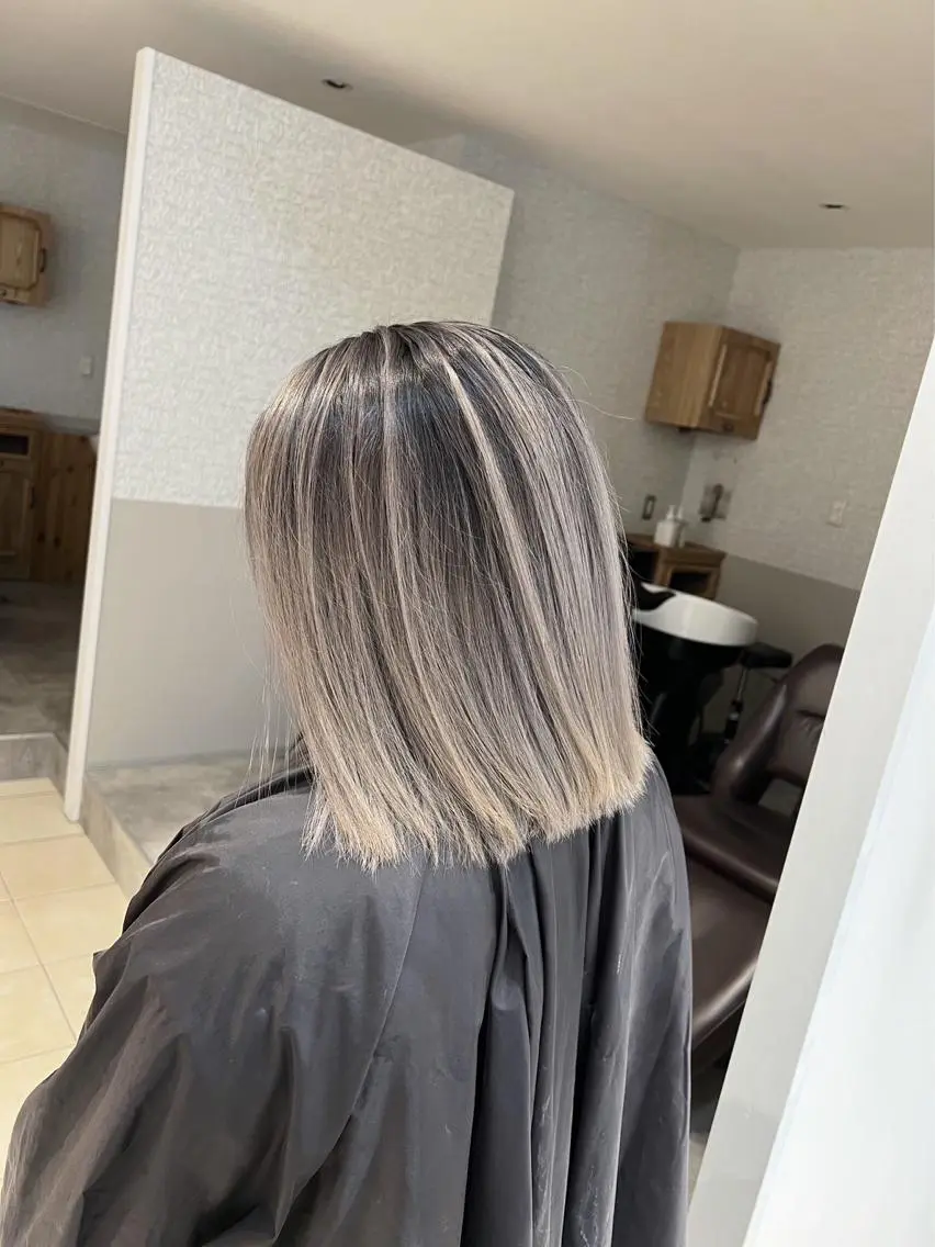 ショート カラー バレイヤージュ グレージュ レイヤーカット ヘアカラー トリートメント 指名数No.1 /NAOYAのヘアスタイル