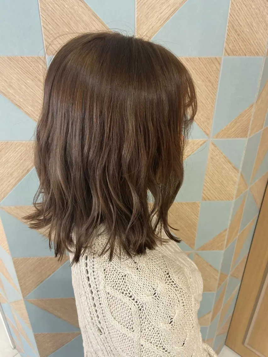 ミディアム カラー アッシュ ベージュカラー 小栗 麻衣のヘアスタイル