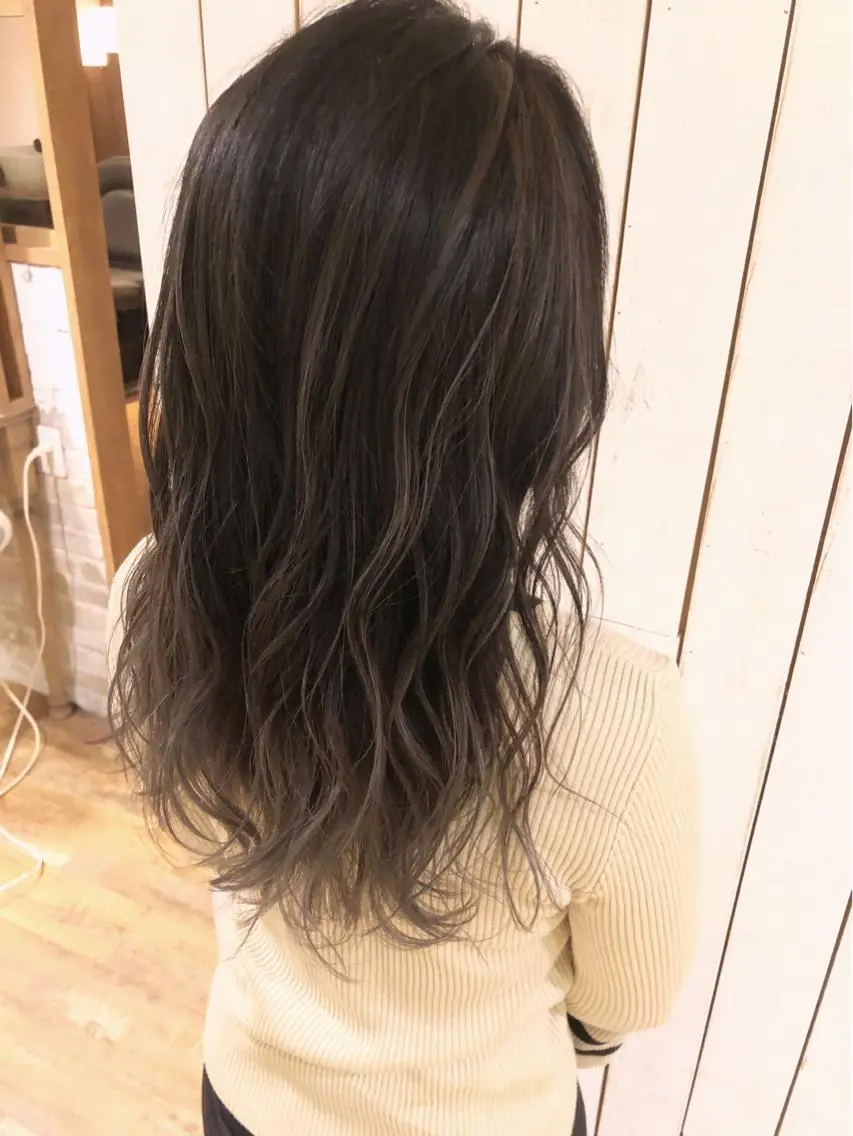 セミロング ハイライト Noe心斎橋 堀田 朋宏のヘアスタイル
