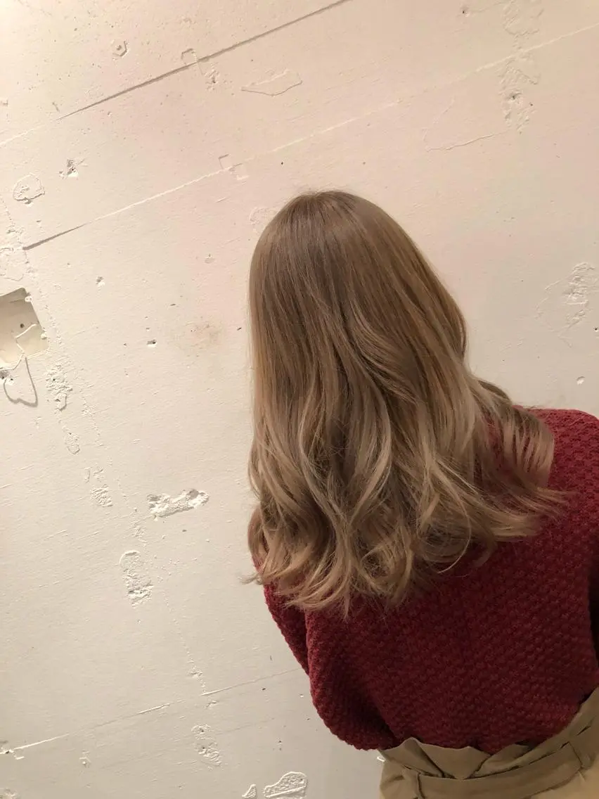 セミロング カラー ハイライトカラー ハイライト ヘアカラー トリートメント 小森谷 亮太のヘアスタイル