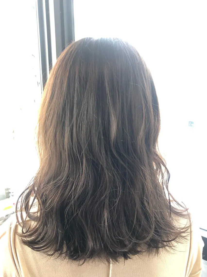 ミディアム カラー 髪質改善&ブリーチ 伊勢 祐一郎のヘアスタイル