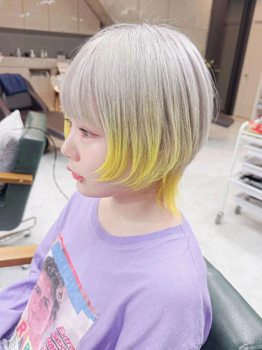 ショート ヘアアレンジ カラー デザインカラー シルバー ホワイトシルバー イエローカラー Days 透明感カラーのヘアスタイル