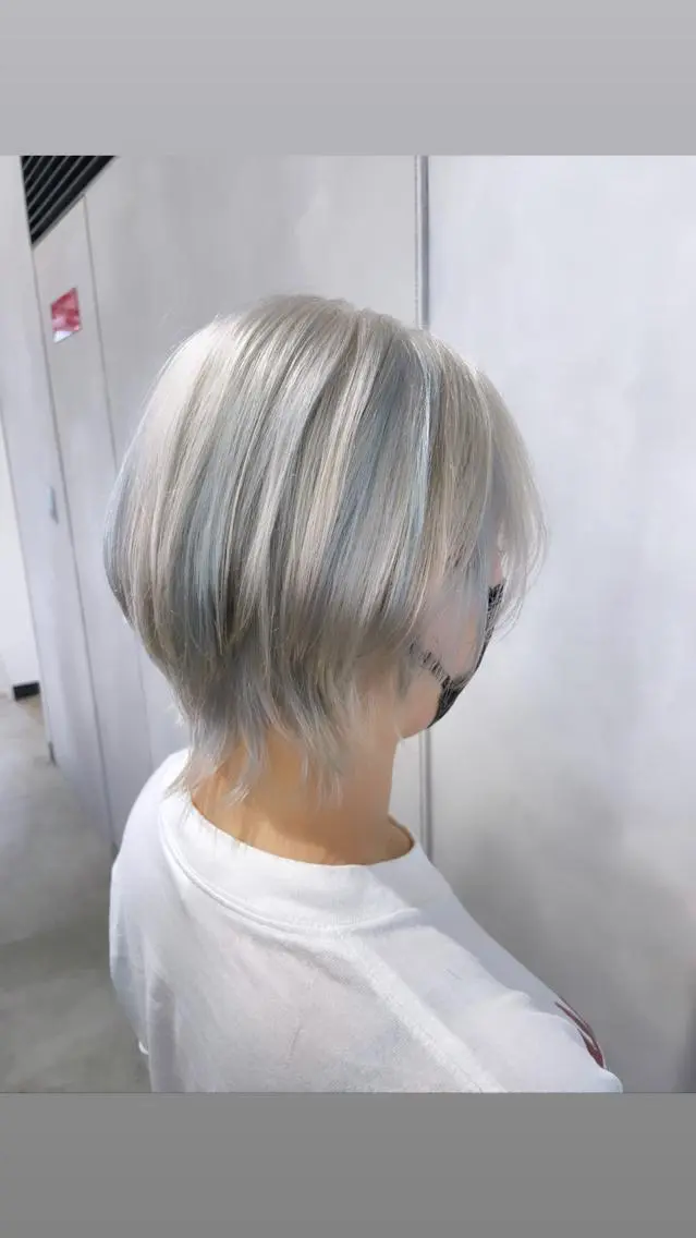 ショート カラー ブルーカラー ハイライトカラー ハイライト ヘアカラー トリートメント 🔷ダブルカラーハイ トーン🔷櫻井走のヘアスタイル