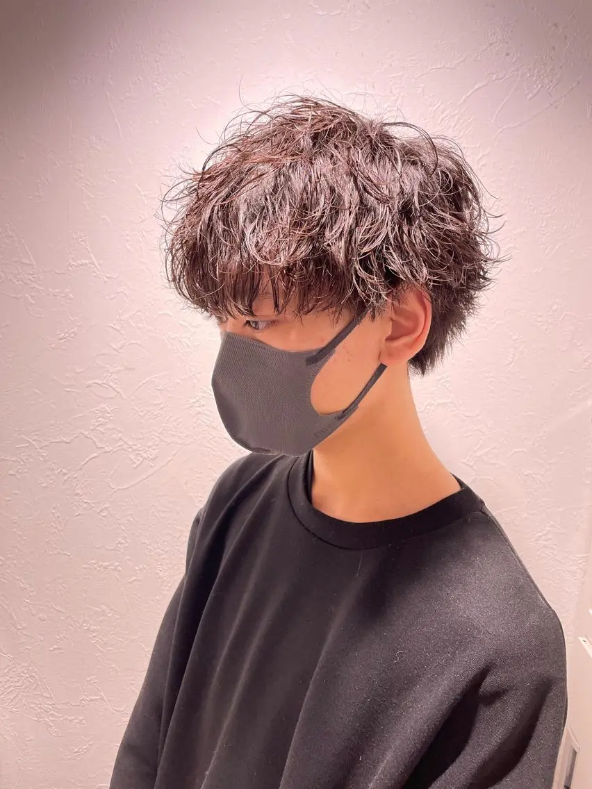 ショート カラー パーマ ヘアアレンジ メンズ キッズ ネイル マツエク・マツパ アップバング センターパート メンズハイトーン マッシュウルフ マッシュ カット パーマ トリートメント ヘッドスパ ヘアセット スパイキー/フェザー /波巻き/かいとのヘアスタイル