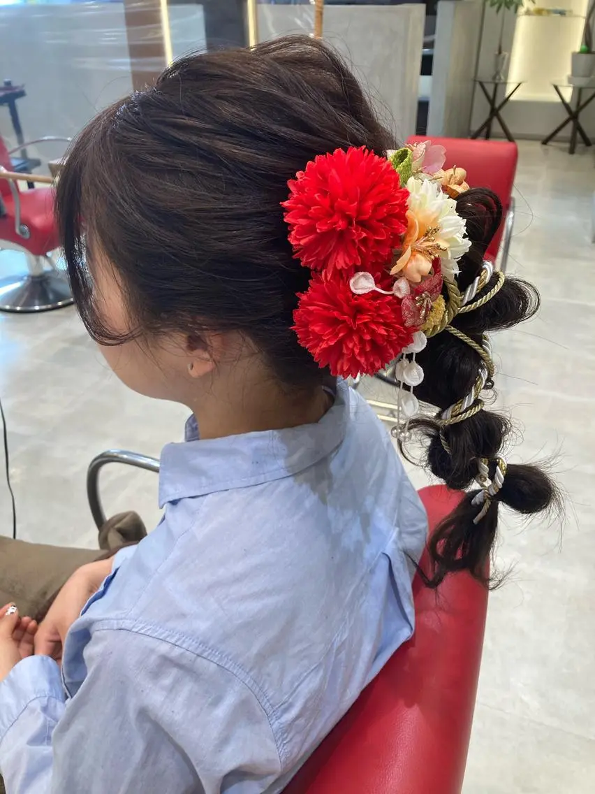 セミロング ヘアアレンジ 成人式 haruka 🐈のネイルデザイン