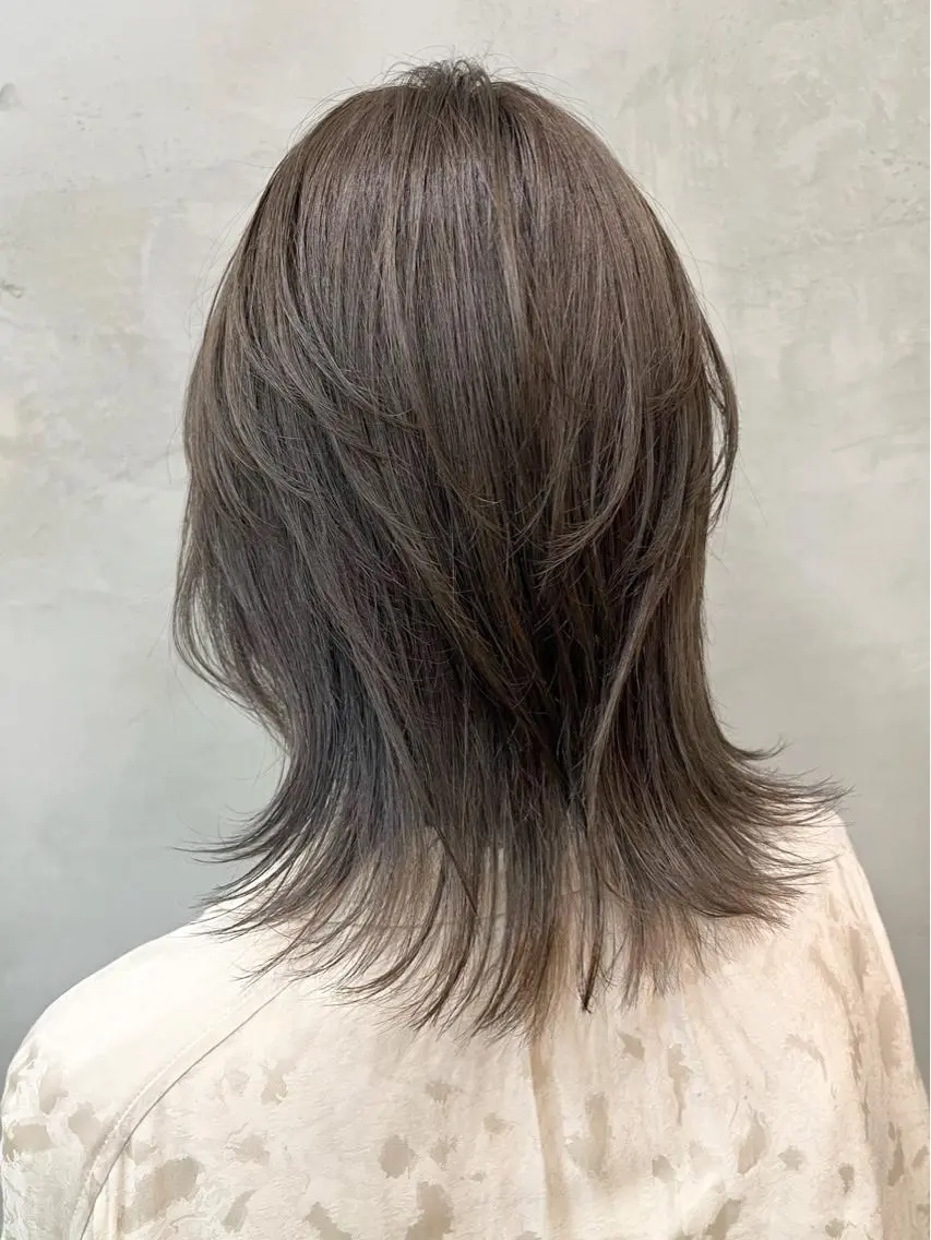 ミディアム カラー アッシュ ブリーチ グレージュ ブリーチなしカラー カット ヘアカラー トリートメント 🫧透明感カラー🫧 OIKAWAのヘアスタイル