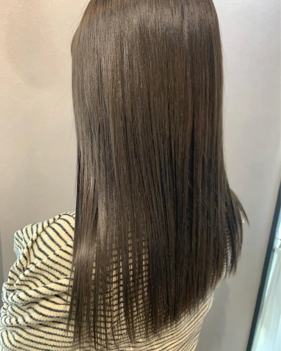 ロング カラー ベージュカラー シルバー シルバーベージュ hubhair レイヤー/透明感のヘアスタイル