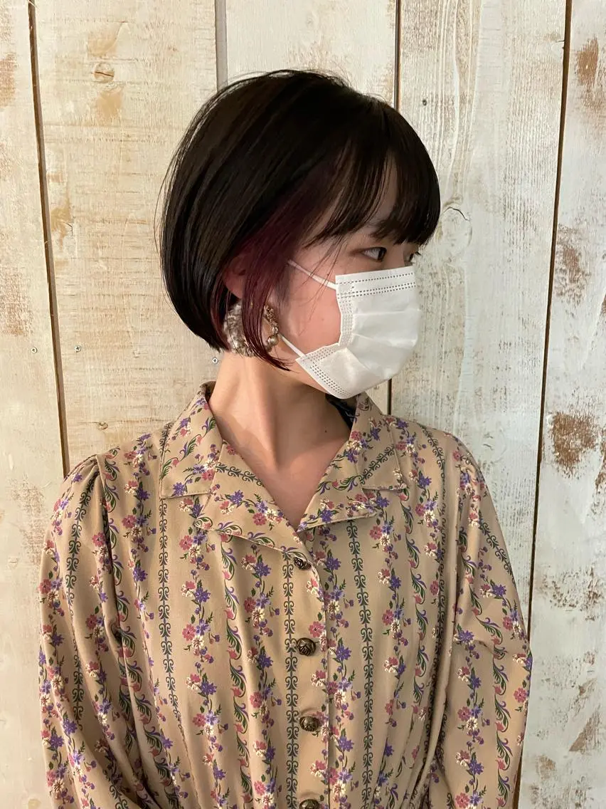 ショート カラー カシス インナーカラー ピンクカラー Mens cut Hannaのヘアスタイル