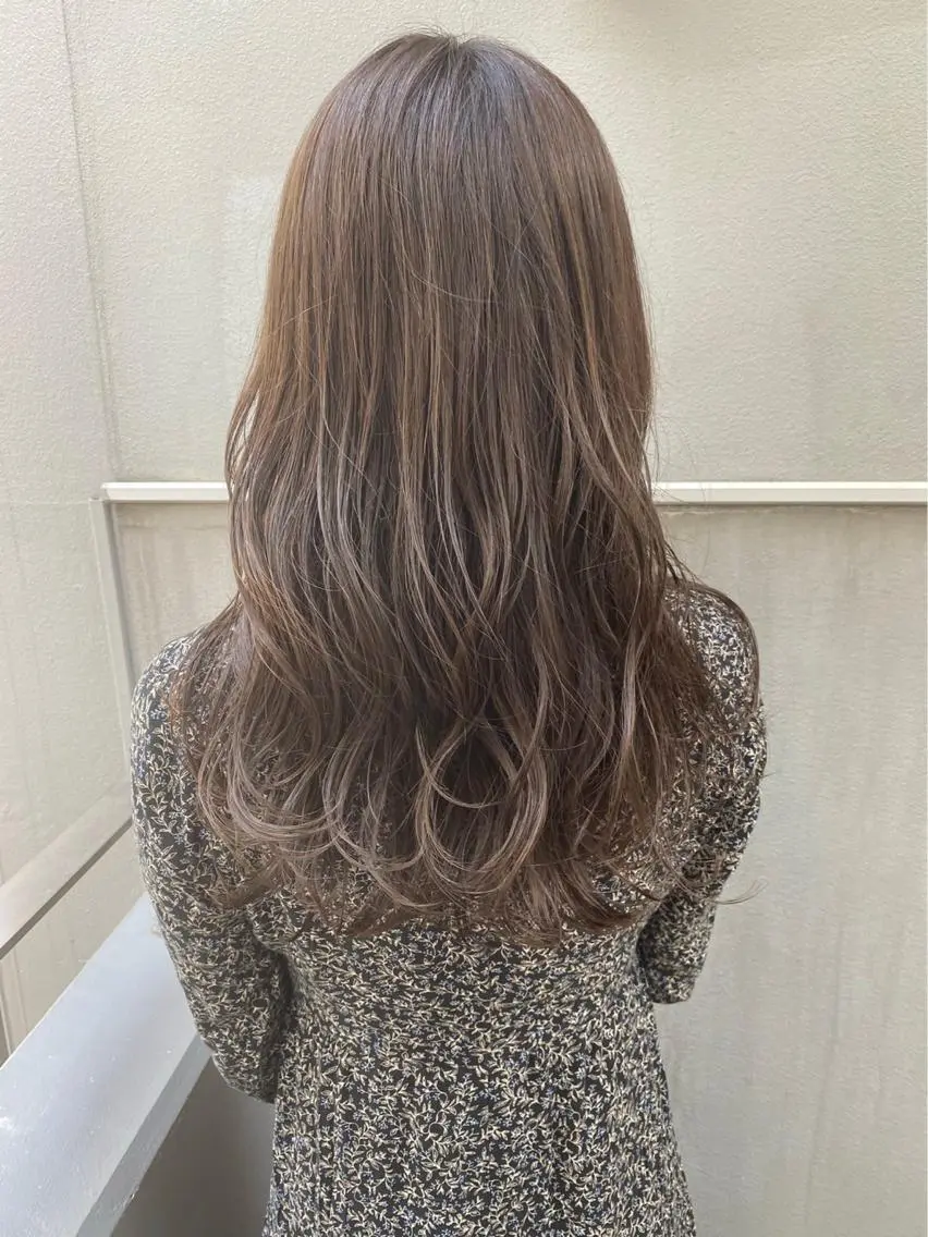 セミロング カラー ハイライトカラー ハイライト むらたねね🌻 艶髪🫧韓国ヘアのヘアスタイル