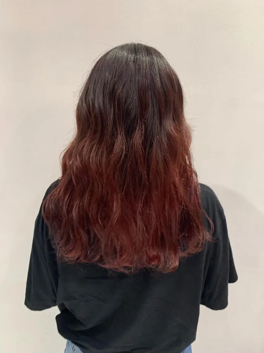 ロング カラー ブリーチ グラデーションカラー ピンクカラー 大関 はるかのヘアスタイル