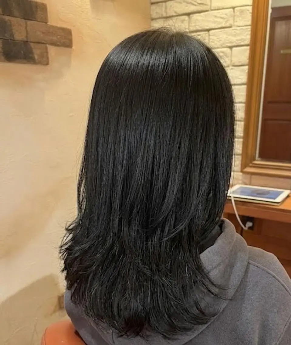 ミディアム レイヤーカット カット トリートメント ヘッドスパ flencia 丸 和博|カットのヘアスタイル