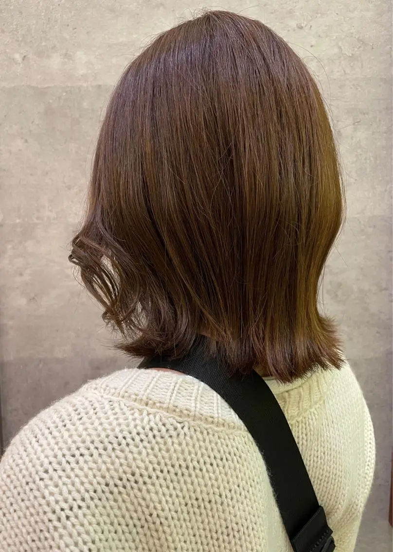 セミロング 外ハネヘア 山口 夏季のヘアスタイル