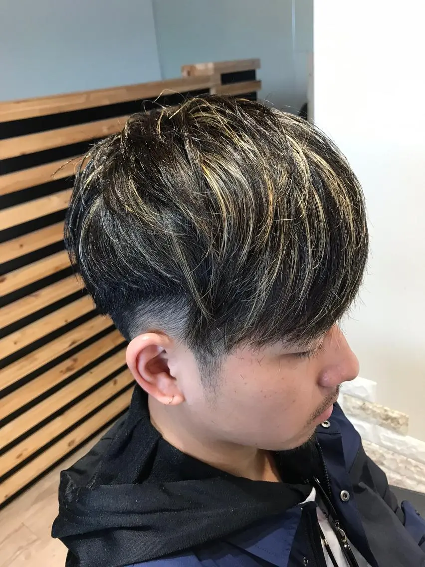カラー メンズ メンズハイライト ハイライトカラー ヘアカラー 大久保 隆蔵のヘアスタイル