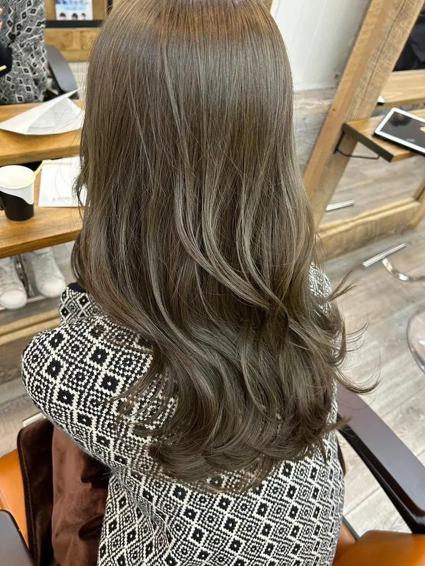 ロング パーマ カラー アディクシーカラー アッシュ バレイヤージュ ミストバング ブリーチ 初めでも安心🌟 newi町田✂のヘアスタイル