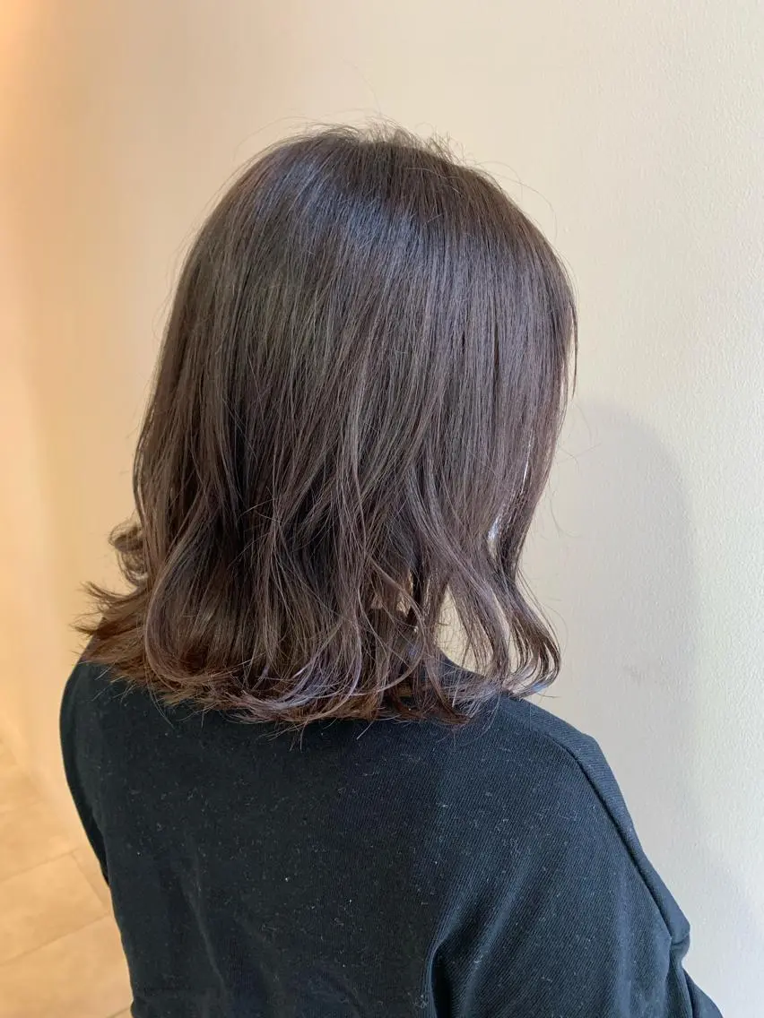 ミディアム カラー グレージュ カット ヘアカラー 顔まわりカット✄ ベージュカラー🧸のヘアスタイル