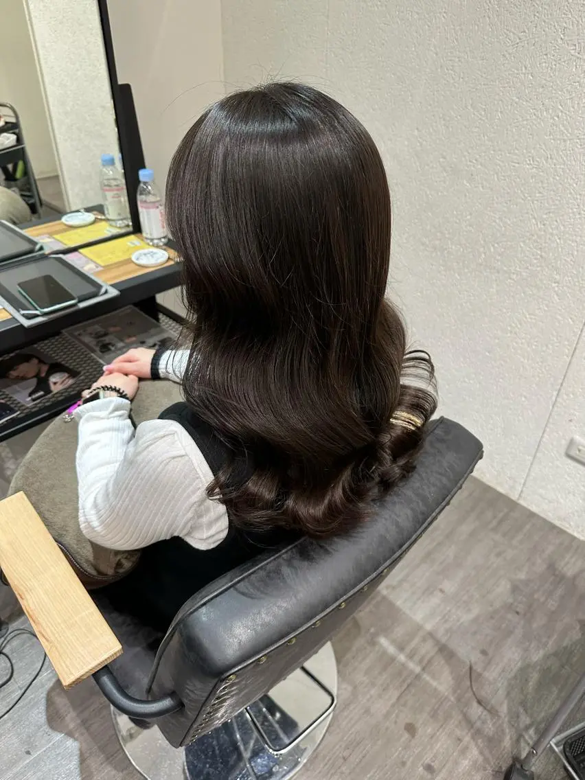 ロング カラー グレージュ オリーブグレージュ オリーブグレー カット ヘアカラー トリートメント 艶髪レイヤー上田 紗也🇰🇷💗のヘアスタイル